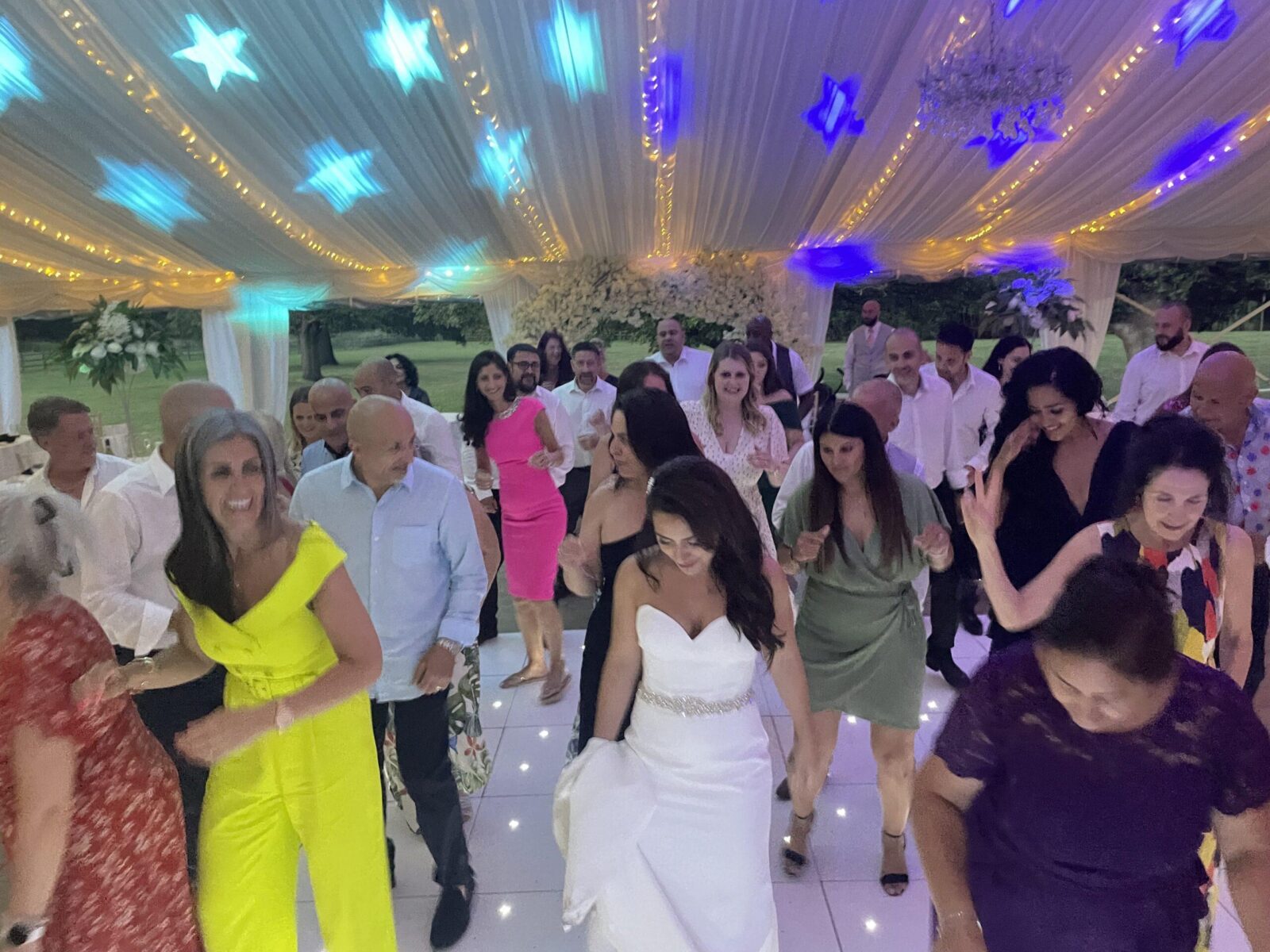 Dancefloor filled with guests from all age groups