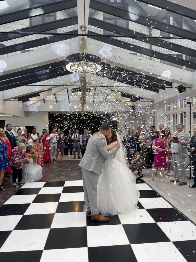First dance kiss at Swynford Manor, Cambridgeshire – Herts Events Wedding DJ