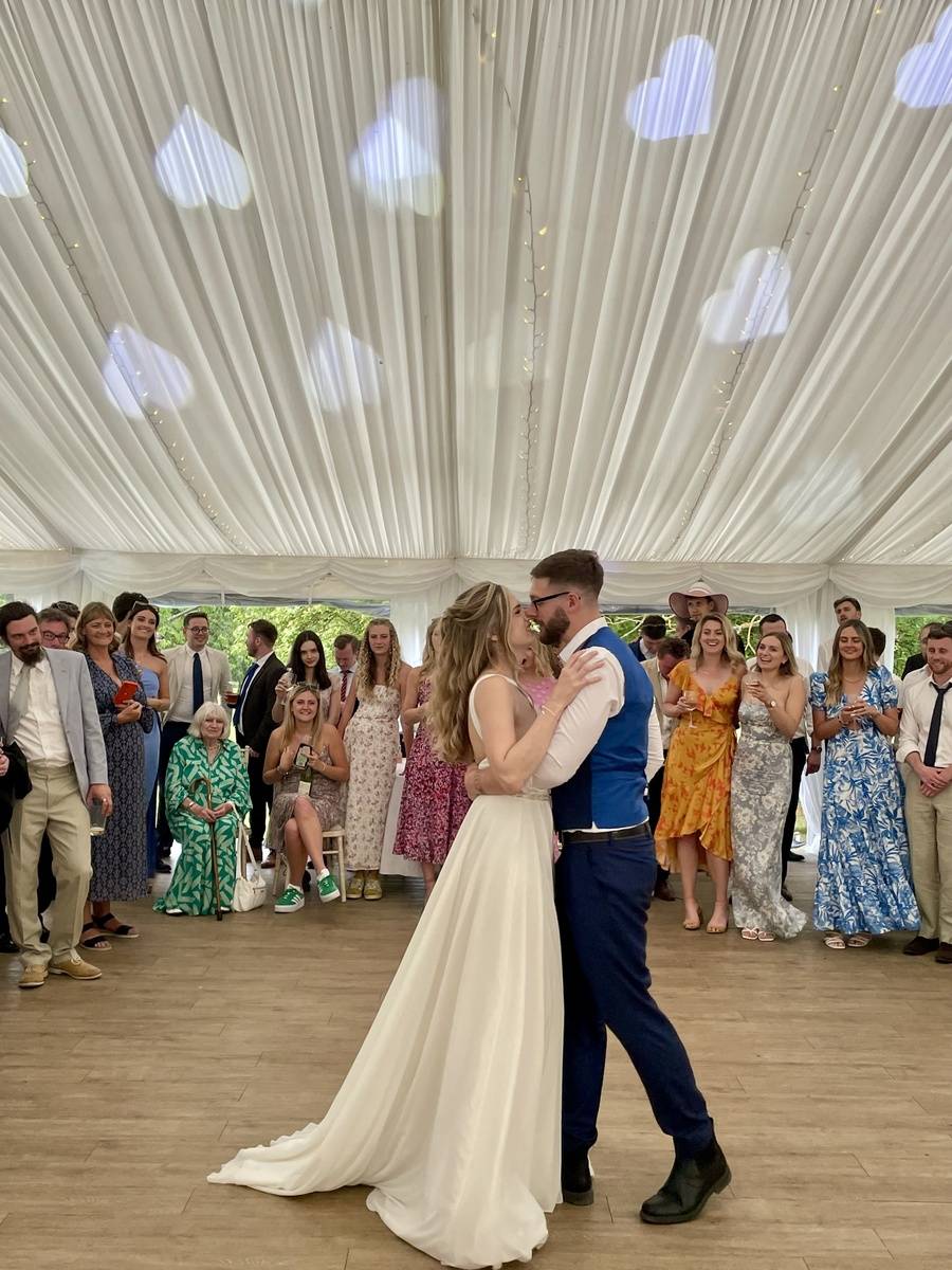 Romantic first dance with heart effect