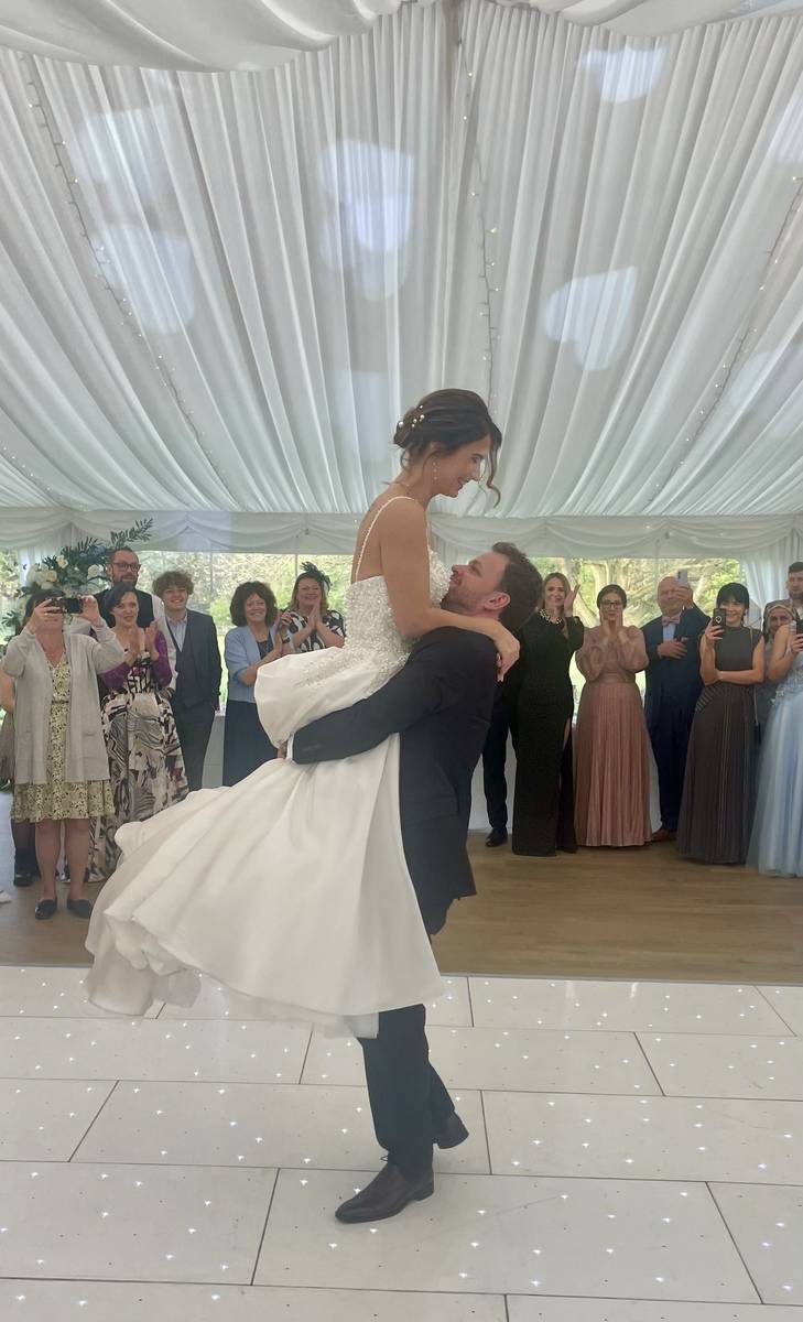 Romantic first dance with beautiful lighting